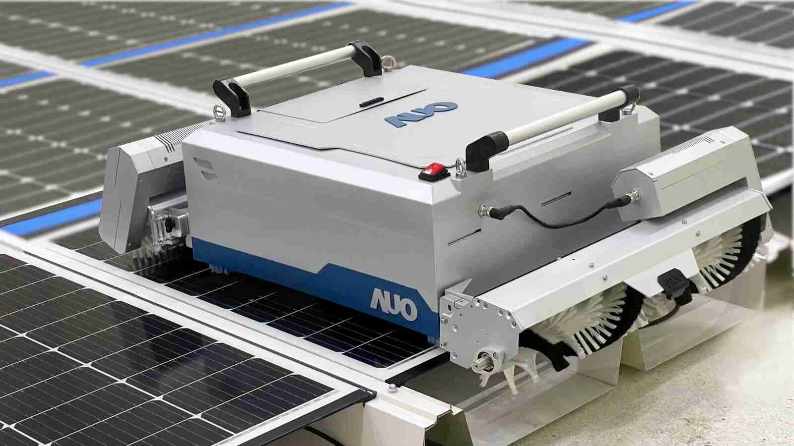 YAXIN111致力EPC场域技术升级，，，导入清洁机器人搭配传感器与AI数据分析，，，，大幅减少维运成本