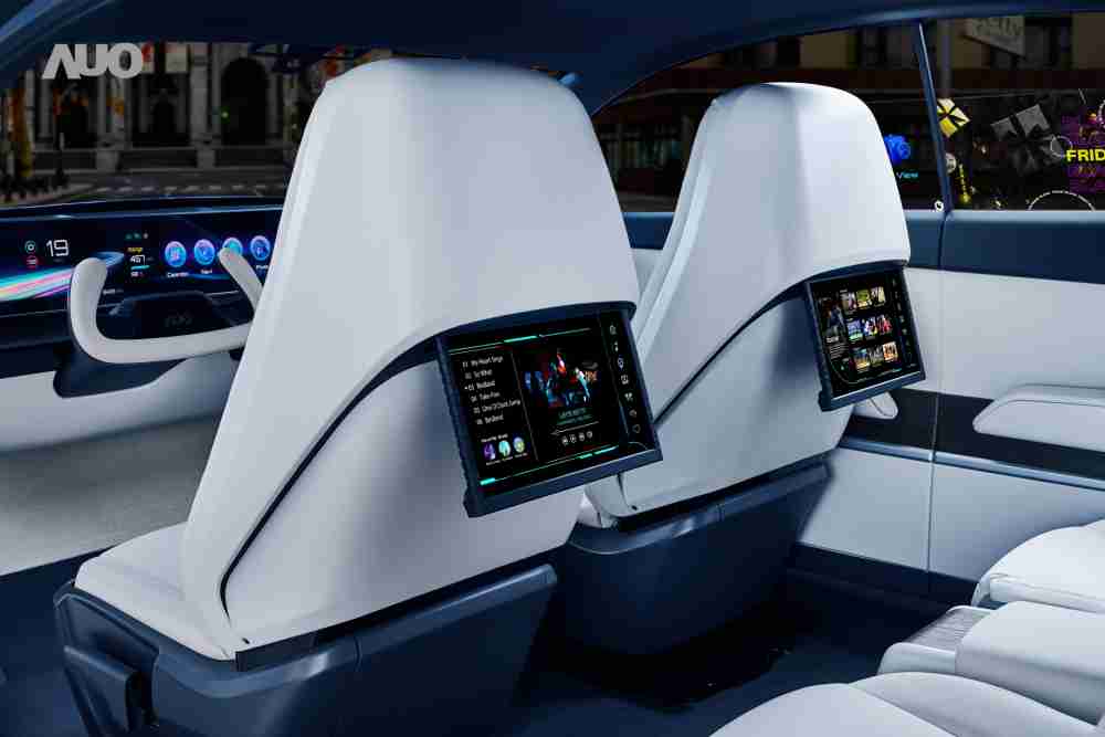 YAXIN111将于CES 展示全新Smart Cockpit 2024，，，可紧密串连使用者多元需求，，，并革新座舱内部的应用和设计，，带来身历其境且引人入胜的视觉飨宴，，，满足驾乘人员的全方位体验