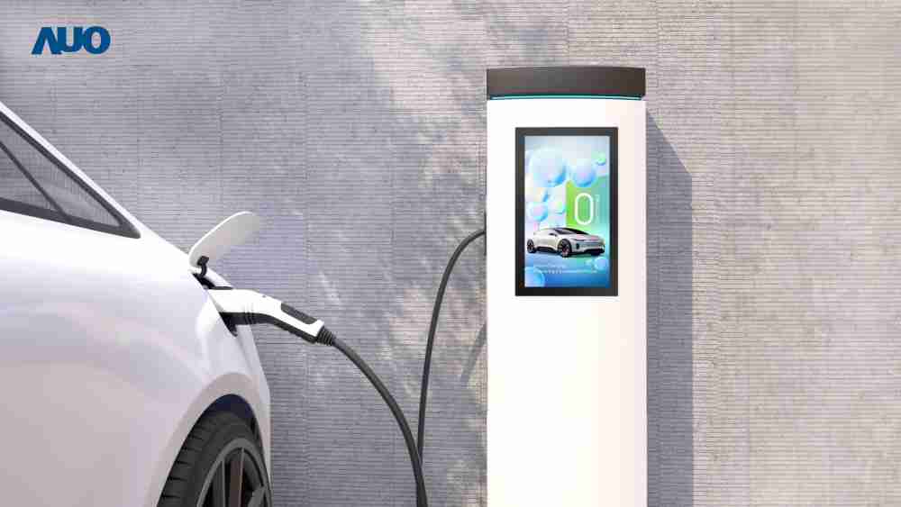 友達〝EVSE車用充電樁解決方案〞專為電動汽車充電樁設計，，，具有高亮度、、克服戶外艱難環境的耐溫、、、耐紫外線等特性，，並搭載散熱性及擴充性強的高效能工業電腦，，可實現人機互動訴求，，如資訊顯示、、、、支付等應用