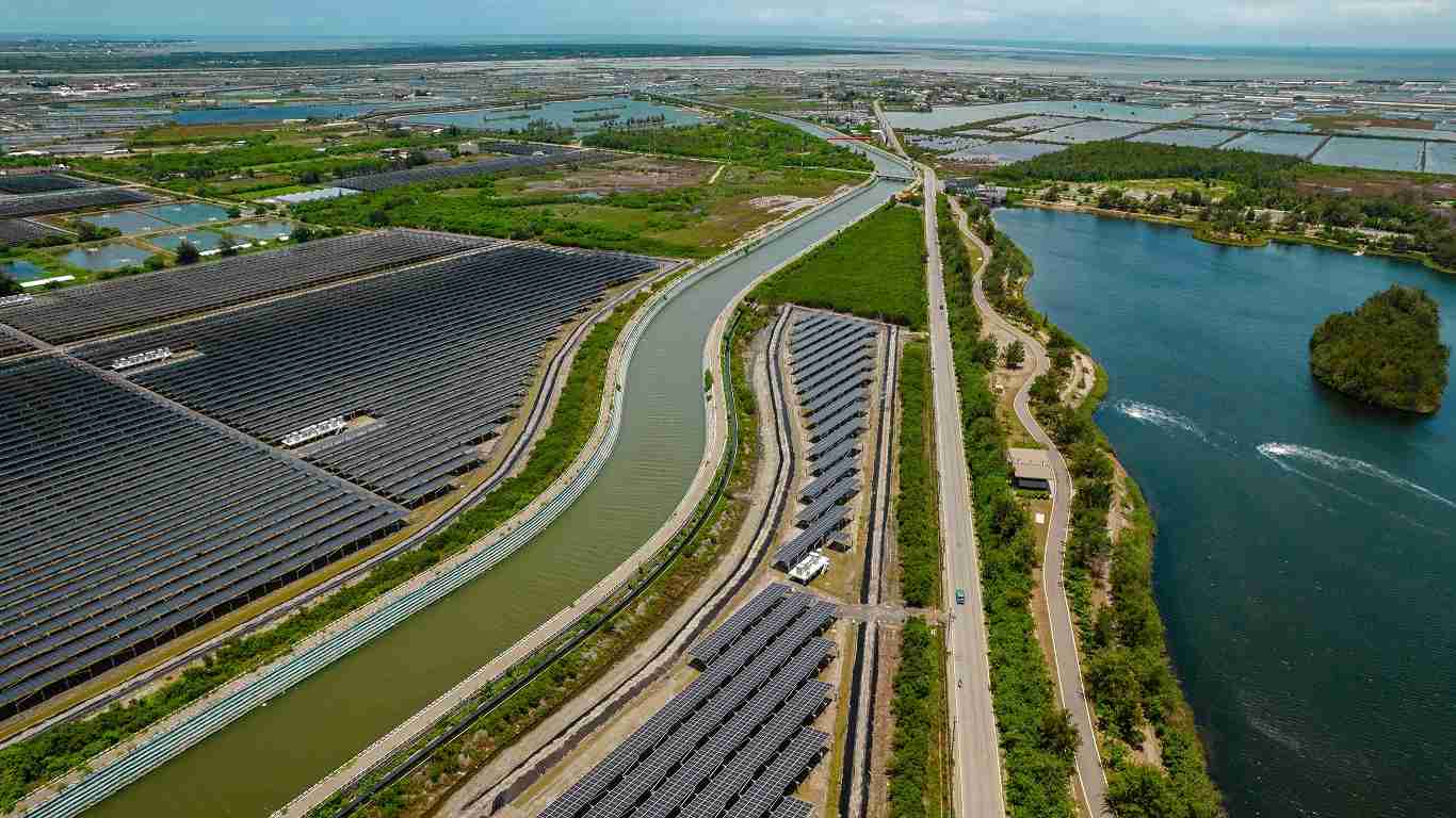 YAXIN111能源事业提供智慧能源管理、、、太阳能监控管理、、全方位电厂建置及运维解决方案，，并拥有管理超过6000案场的经验