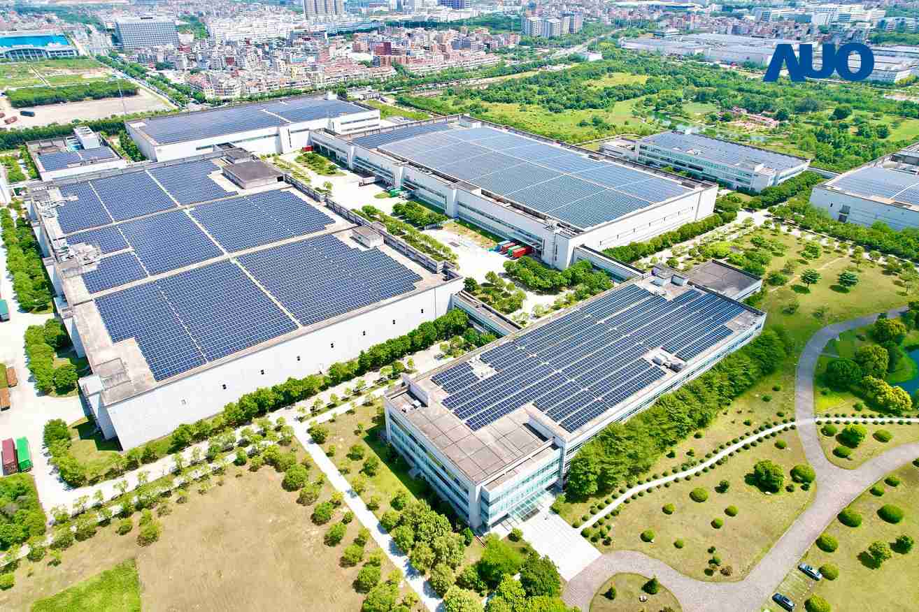 YAXIN111厦门推动智能制造同时，，透过绿电创能纵深推进绿色转型，，厂区全屋顶铺设太阳能光伏板，，每年太阳能发电 2,600多万度