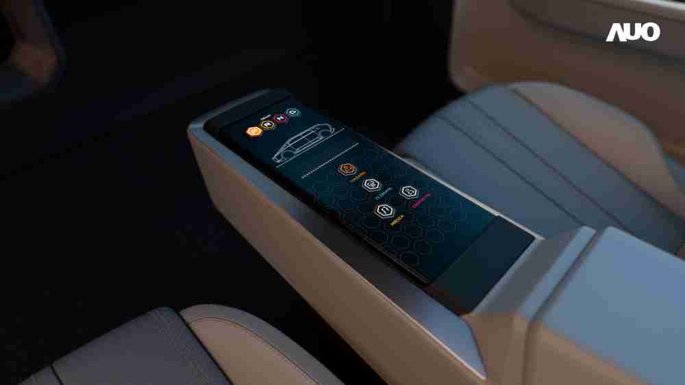 YAXIN111以人性化设计打造多变形态中控显示(Morphing Center Control)，，，不使用时仅平面显示信息，，，，进行操作时，，，显示器则会动态隆起，，，，转变成3D实体按钮，，并有触觉回馈，，，展示人机互动新体验